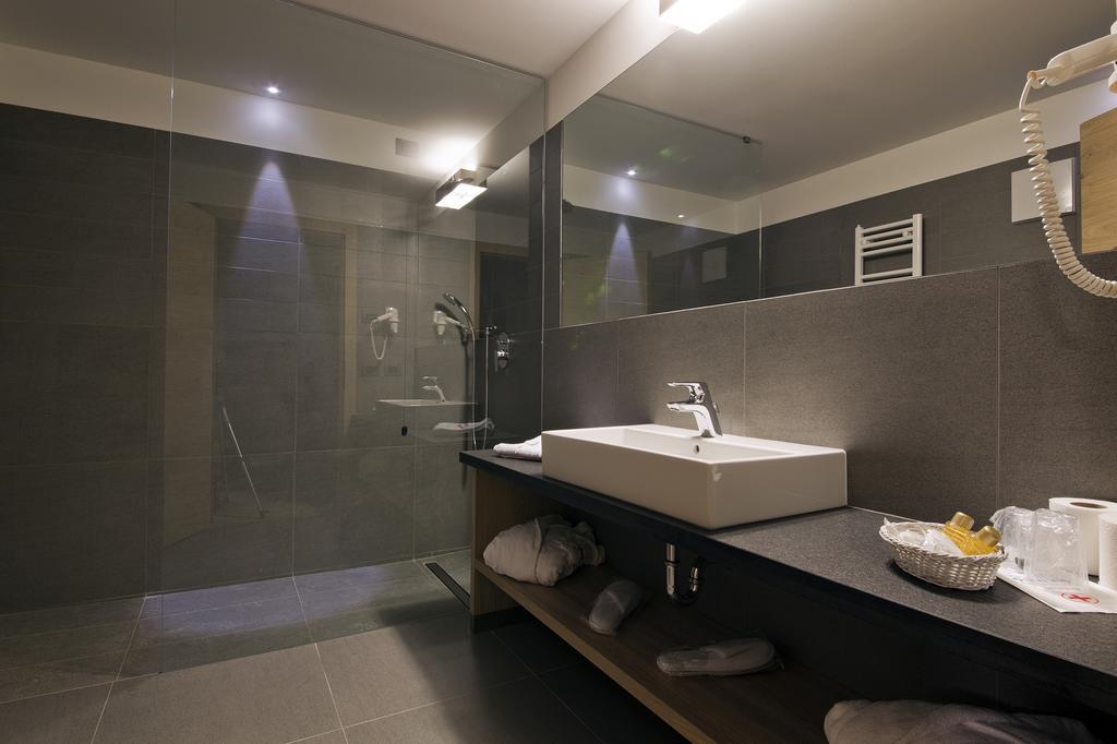 Design&Suite Hotel Ciarnadoi Vigo di Fassa Habitación foto